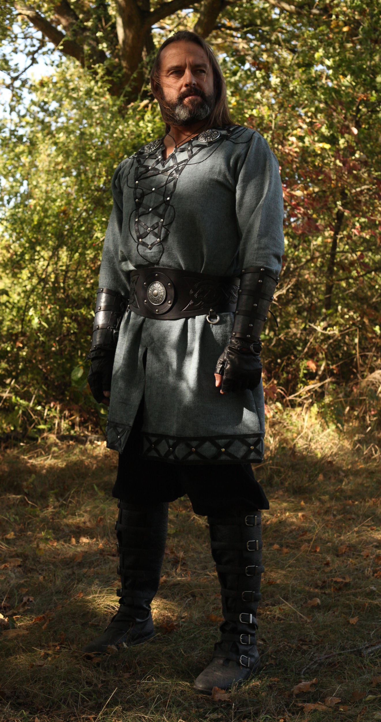 Wikinger-Tunika mit Lederapplikationen