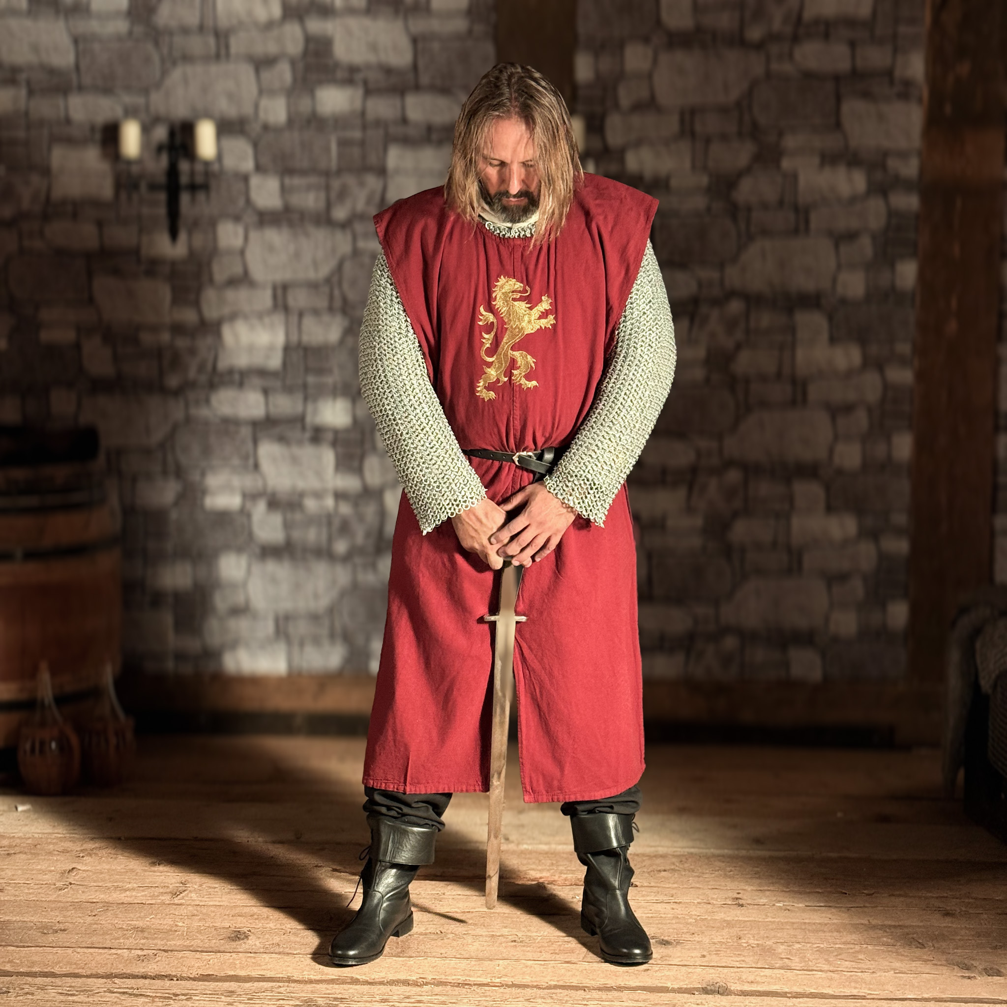 Wappenrock mit Stickerei Löwe