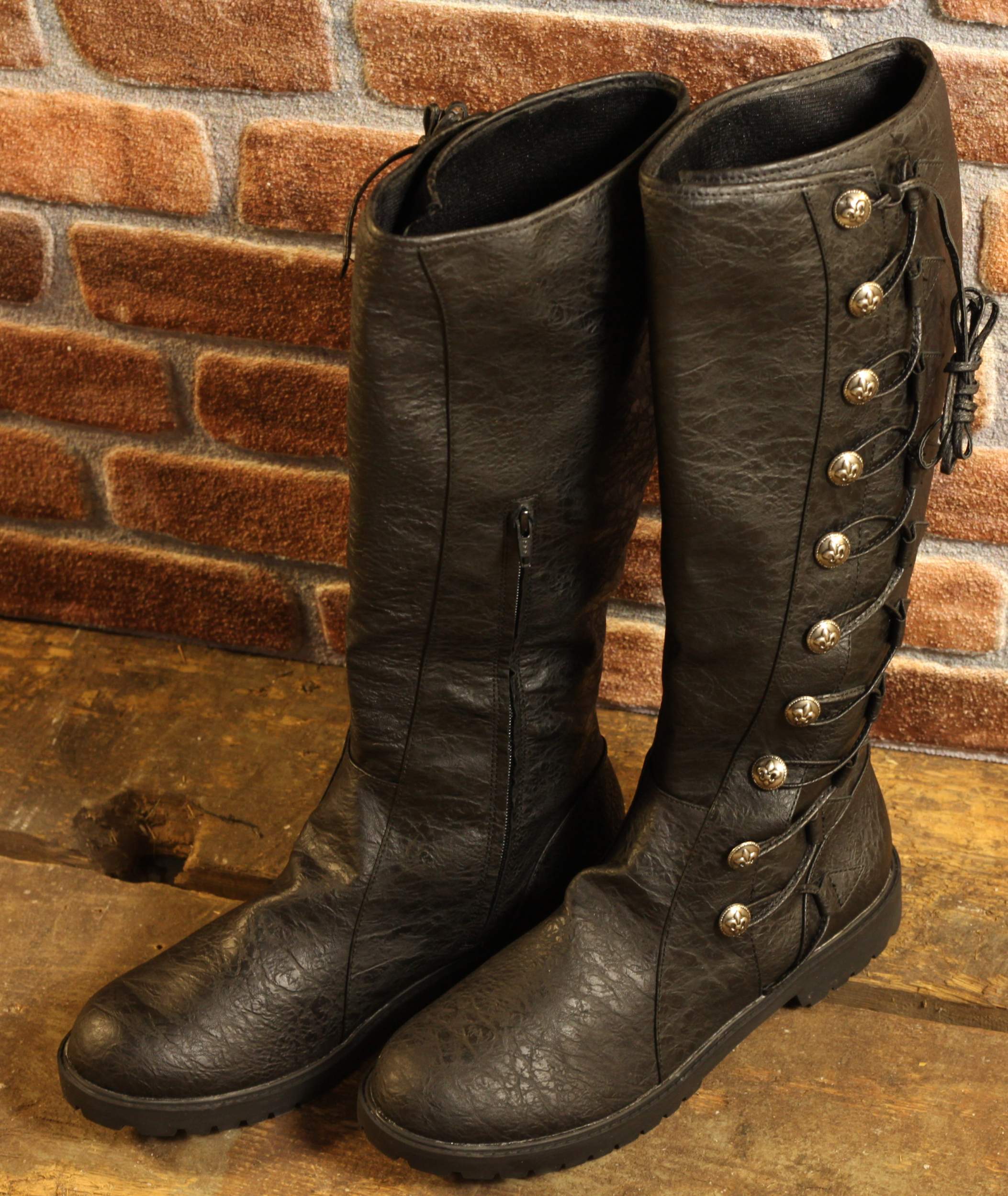 Schwarze Mittelalterstiefel, Zierschnürung