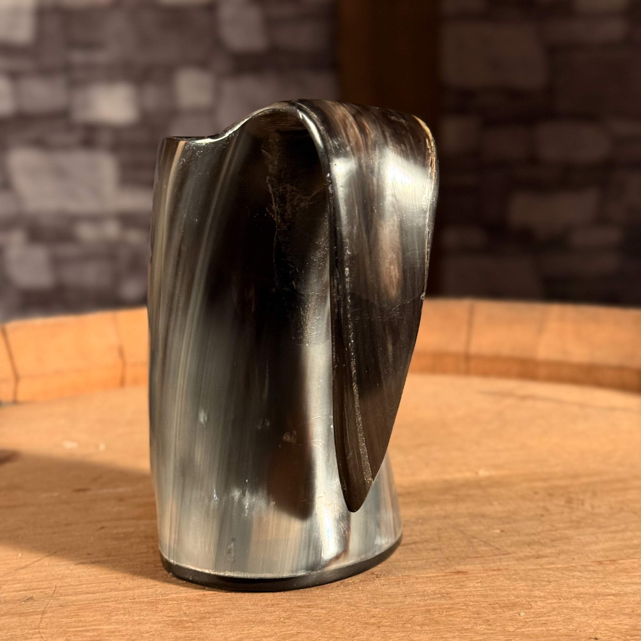 Großer Hornkrug Wolf, ca. 500ml