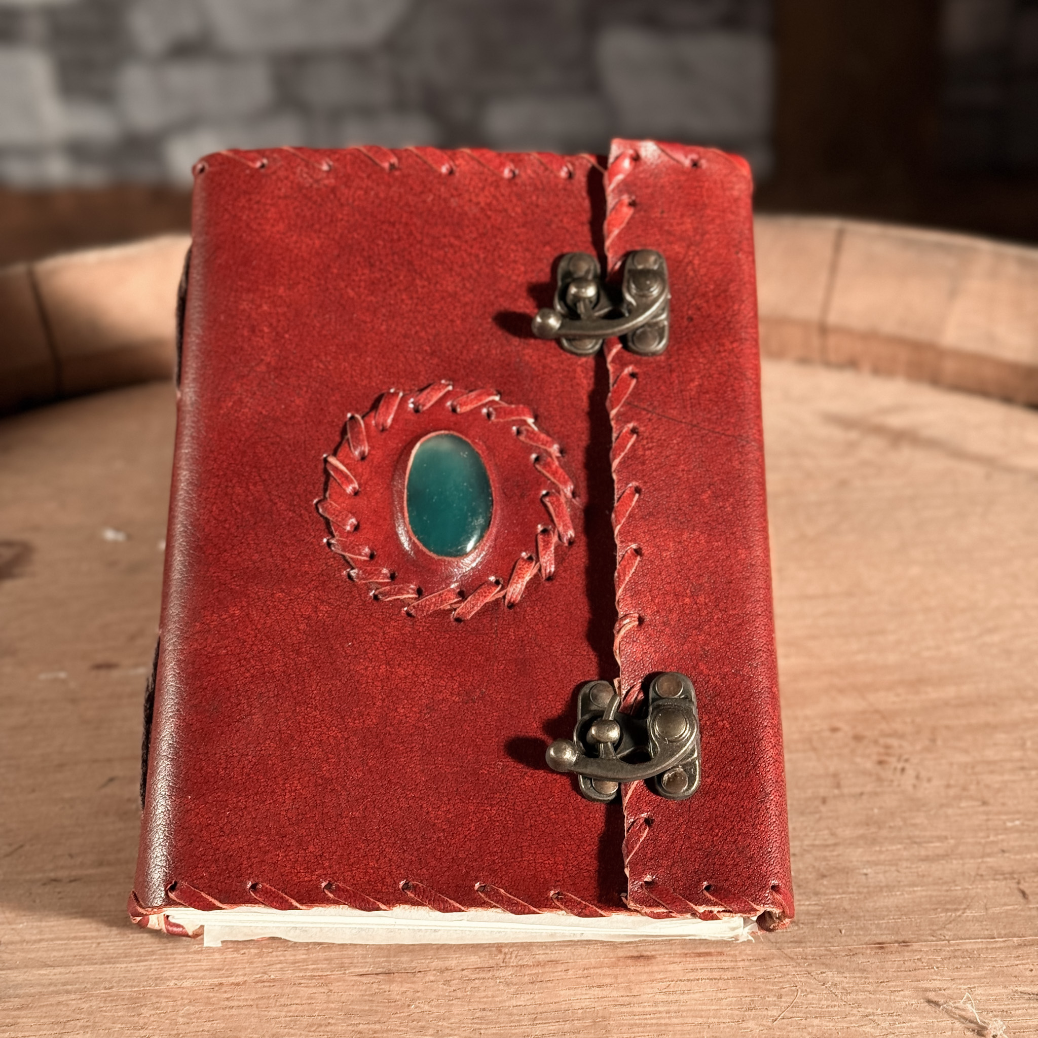 Notizbuch mit Stein-Intarsie, Ledereinband