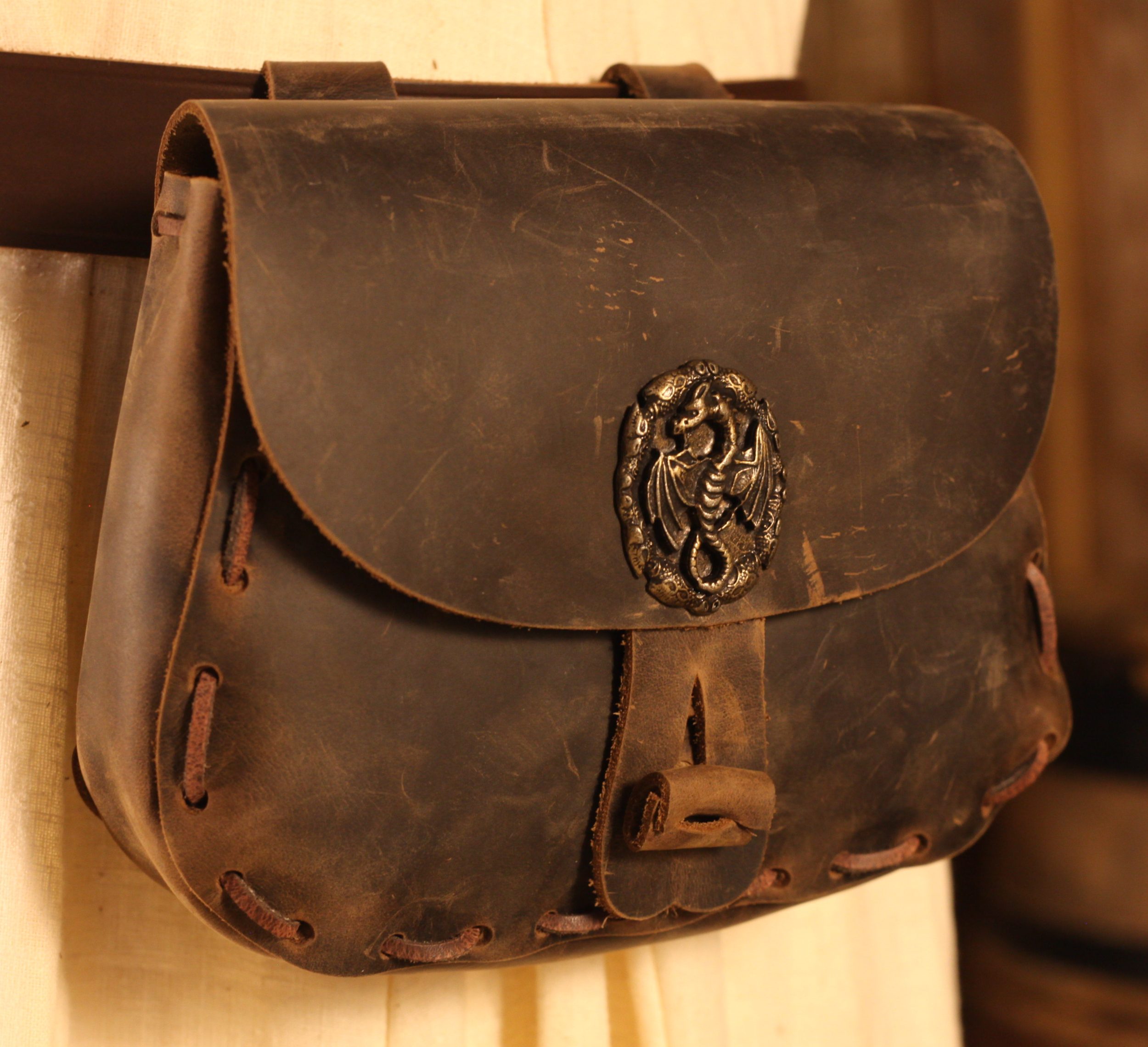 Braune mittelalterliche Ledertasche Drache