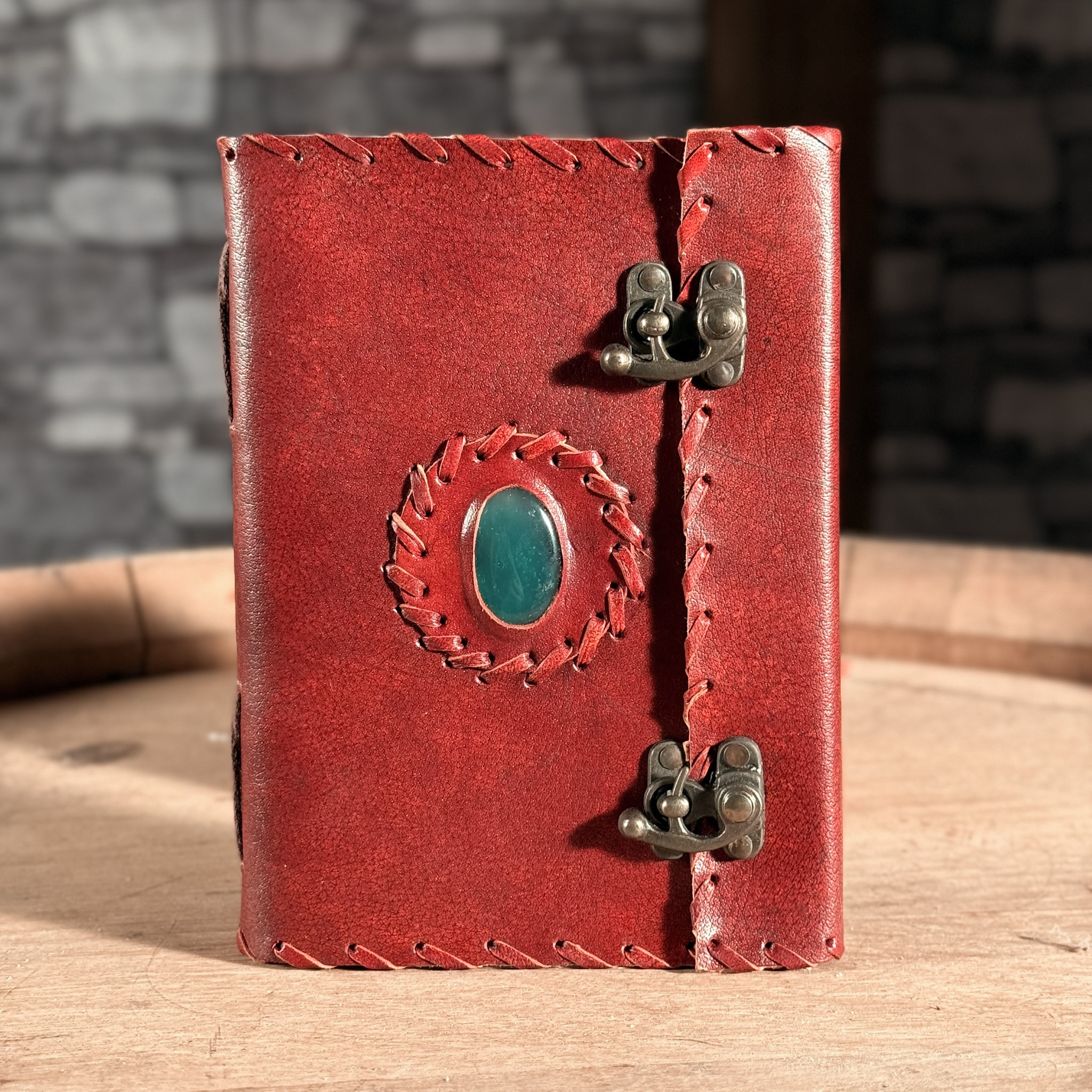 Notizbuch mit Stein-Intarsie, Ledereinband