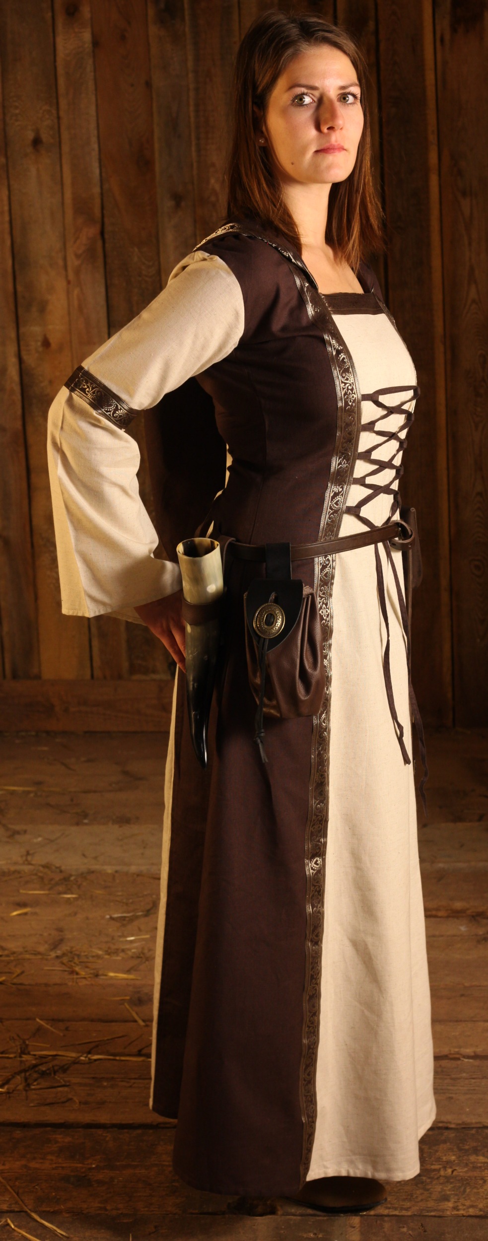 Mittelalterliches Gewandset für Frauen VI