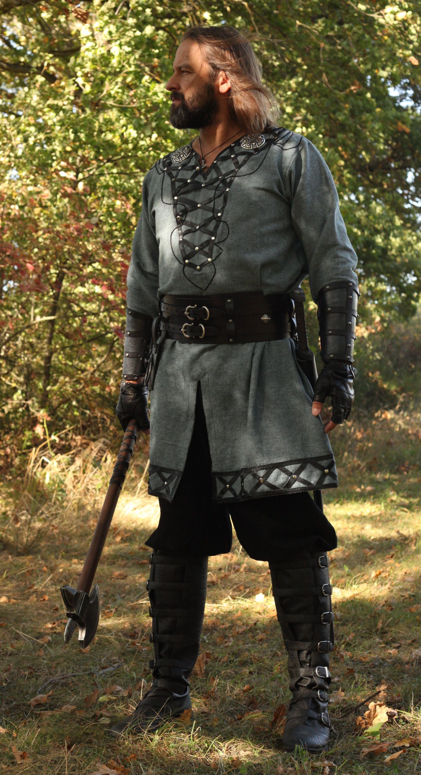 Wikinger-Tunika mit Lederapplikationen