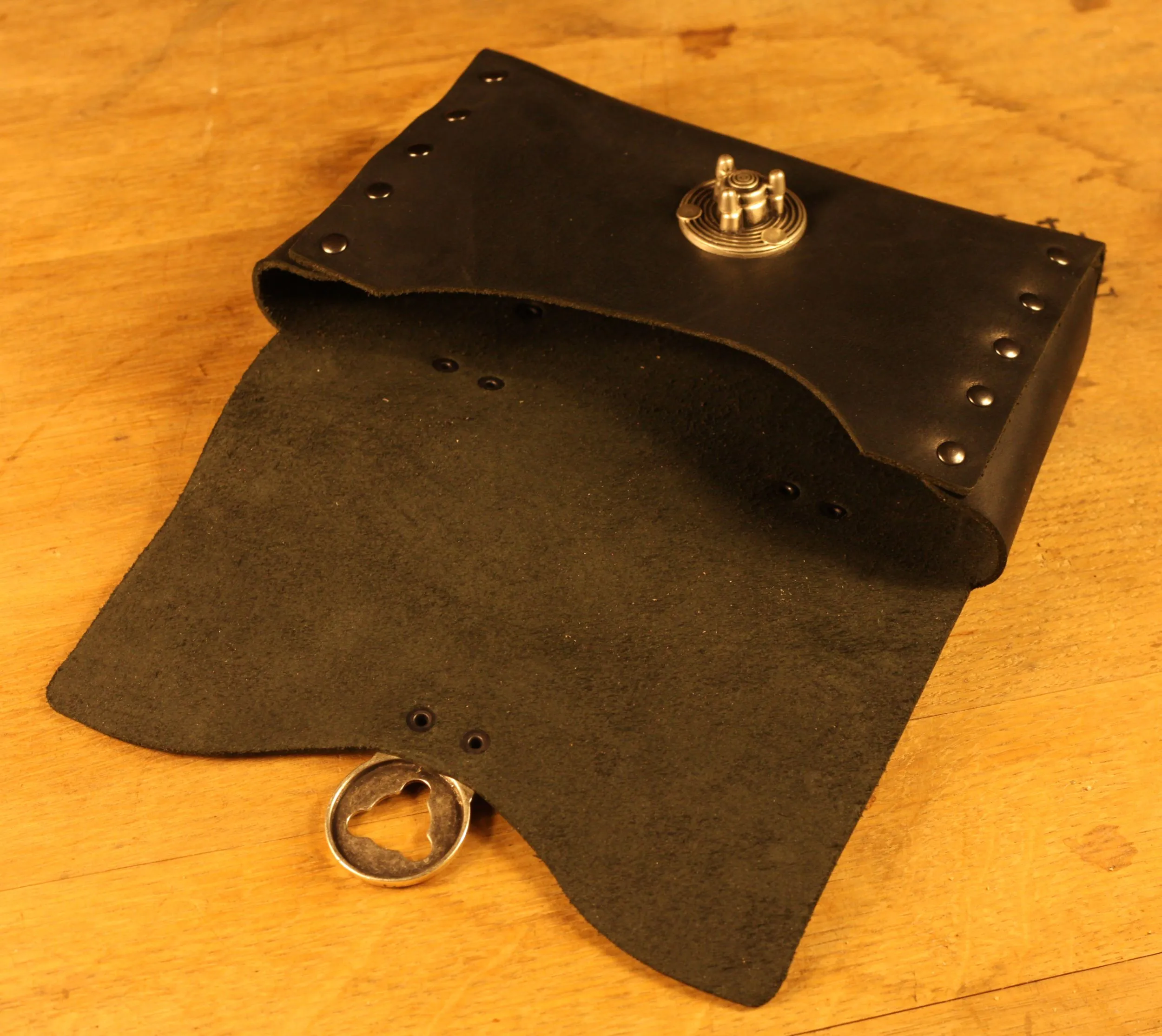 Große Gürteltasche aus Leder, Bajonettverschluss