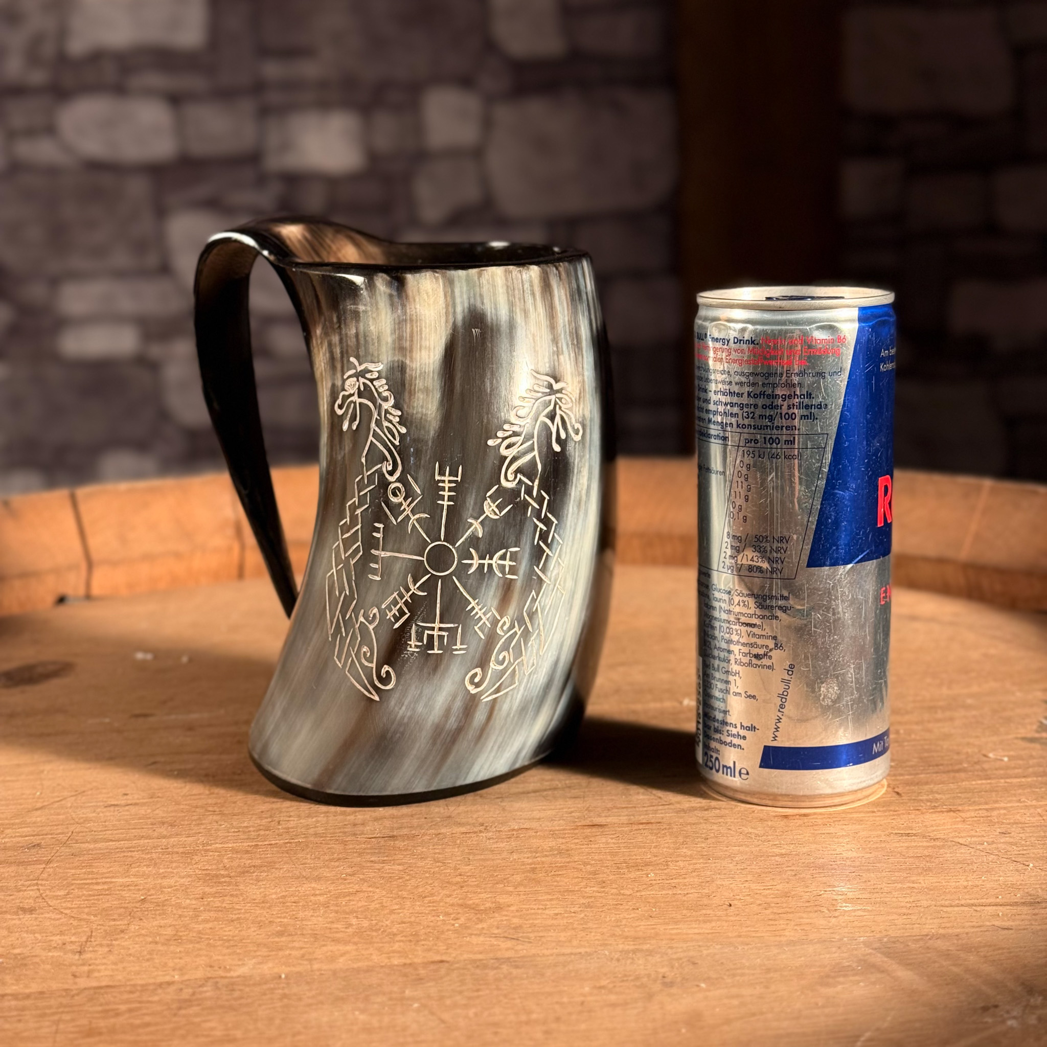 Großer Hornkrug Vegvisir, ca. 500ml