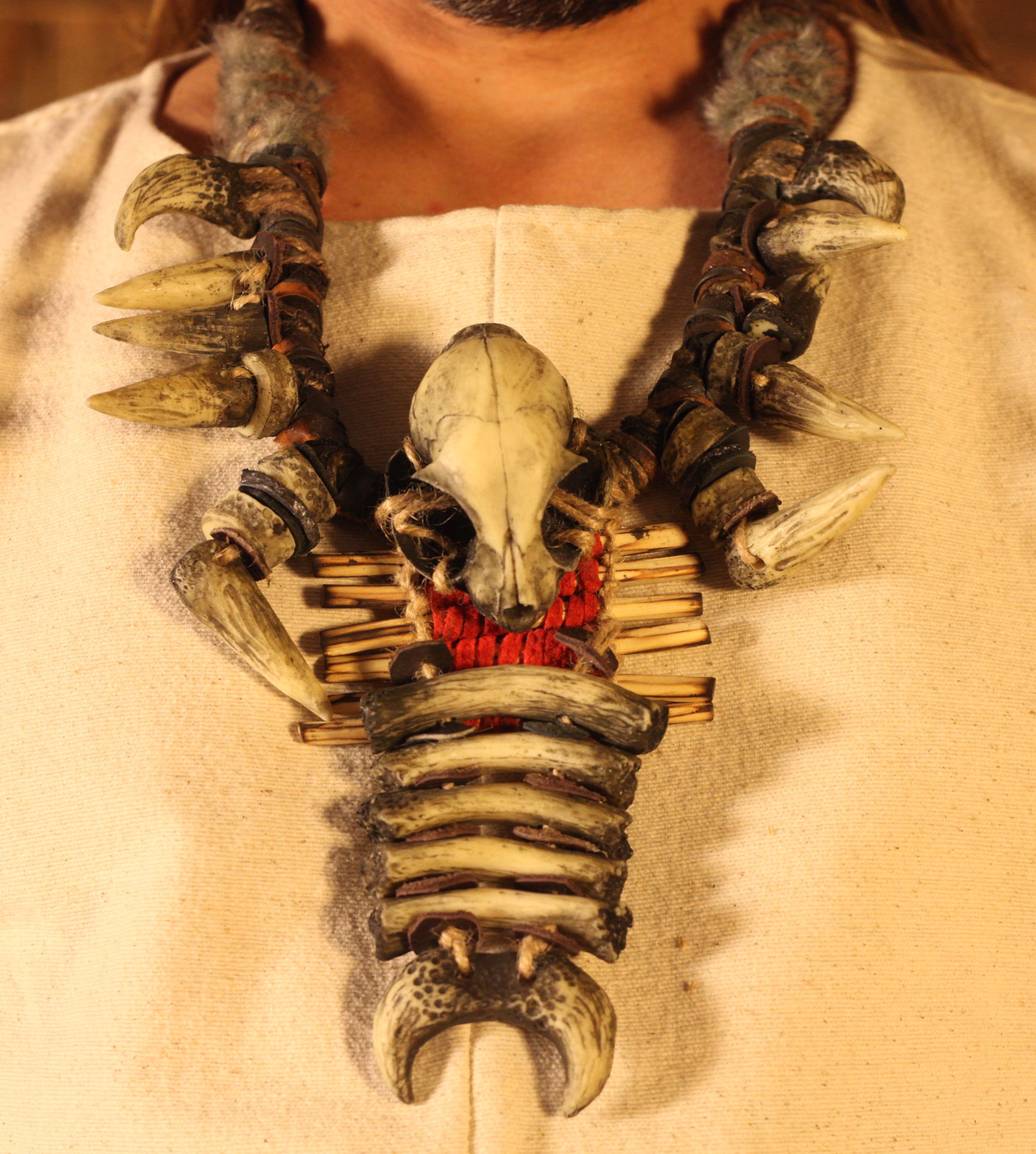 Enigma Ritualkette, Knochenhalskette