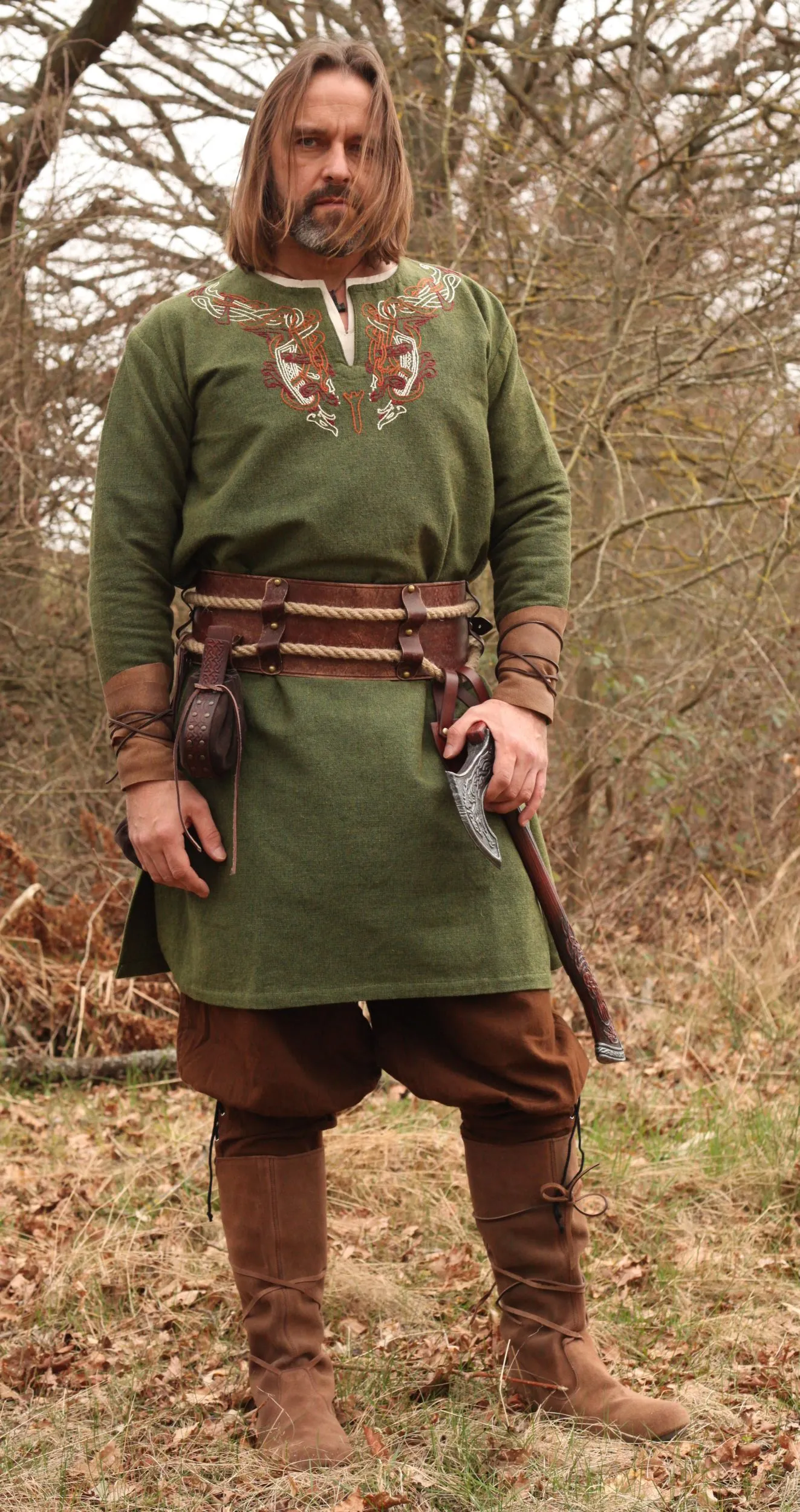 grön-vikingtunika-snorri-med-handbroderi-lc-8774gr_1