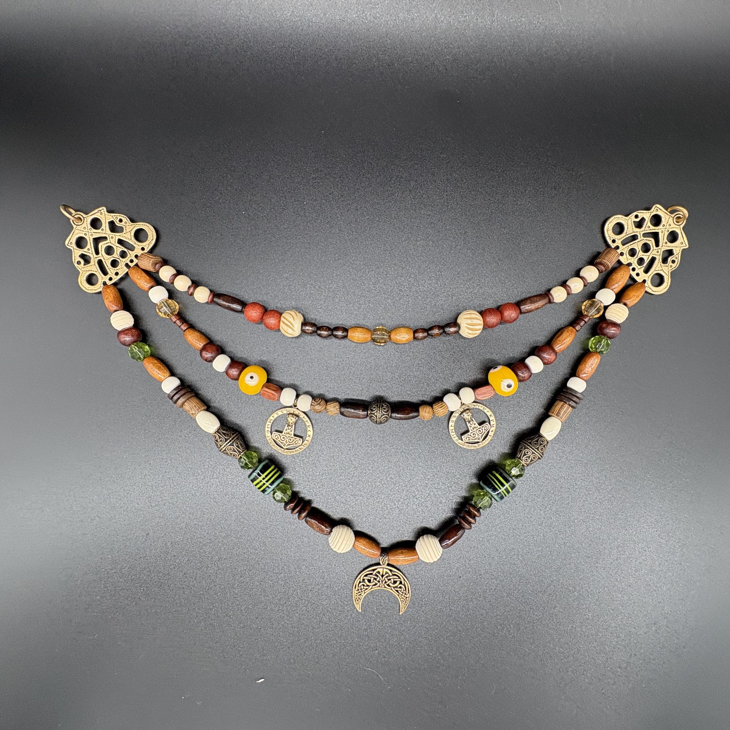 Dreireihige Fibelkette im Wikingerstil mit Lunula