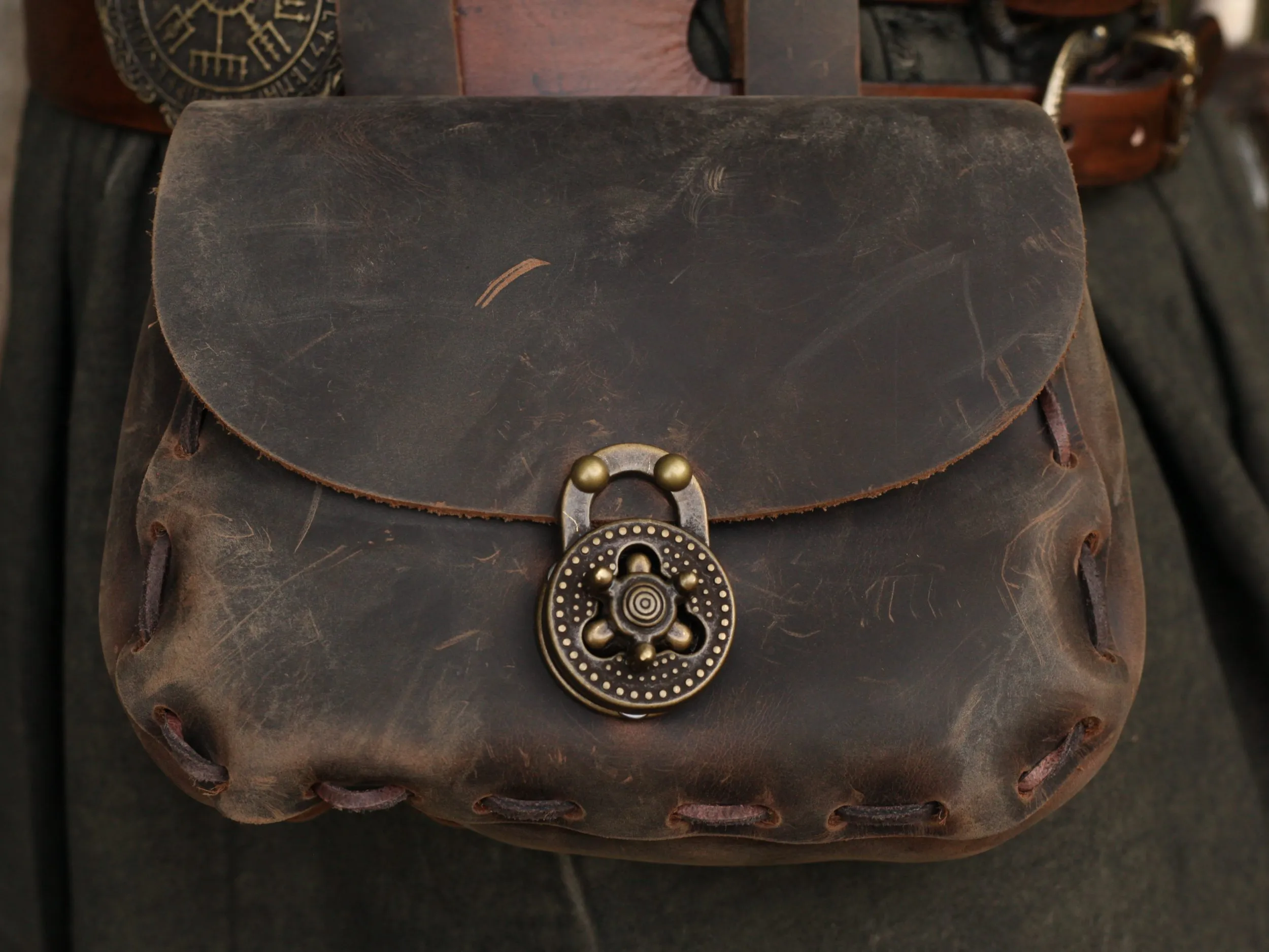 Mittelalterliche Tasche mit Drehverschluss